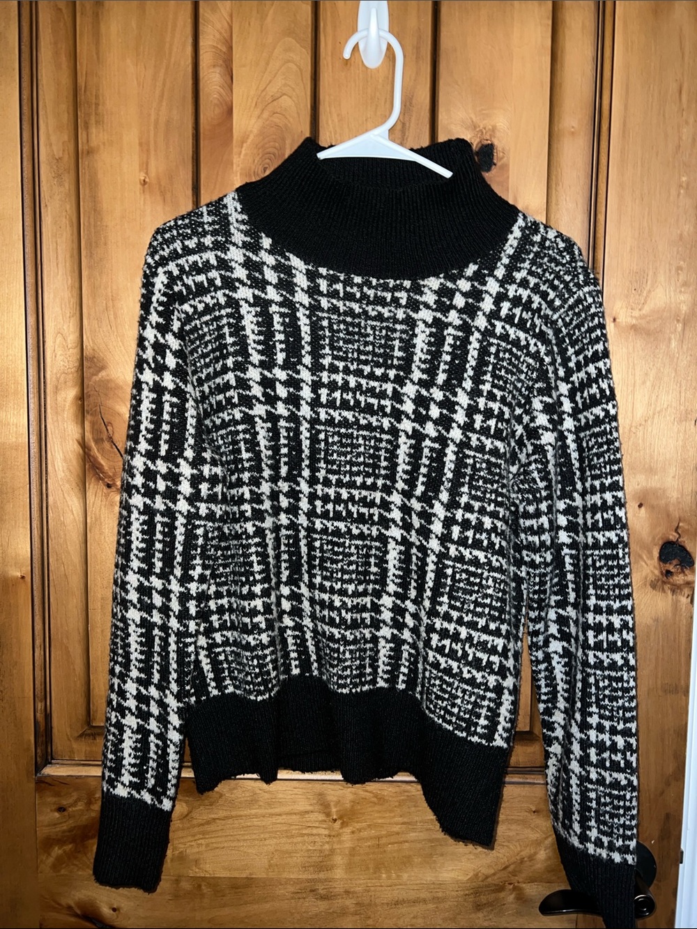 Vero Moda Black and White Houndstooth Turtleneck Sweater